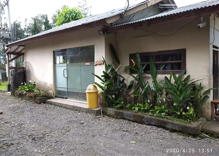 OYO 3527 Villa Cempaka Asri Ciater Subang